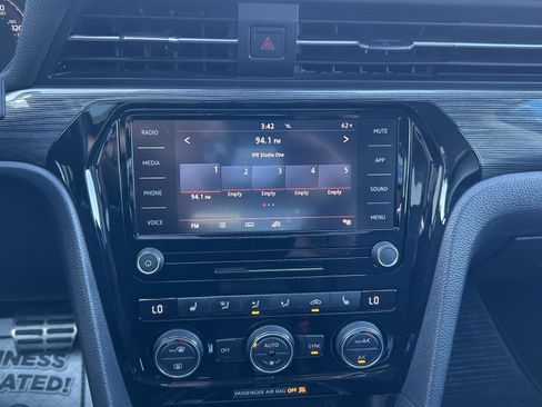 Used 2020 Volkswagen Passat 2.0T R-Line image 29