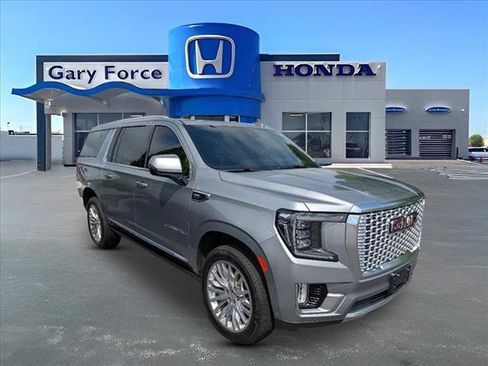 Used 2024 GMC Yukon XL Denali w/ Advanced Technology Package image 1