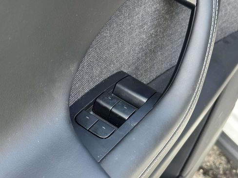 Used 2022 Tesla Model X Plaid image 13