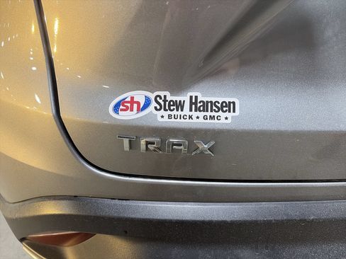 Used 2024 Chevrolet Trax LT w/ Sunroof Package FWD image 33