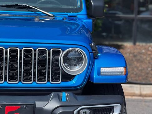 Used 2024 Jeep Wrangler Unlimited Sahara AWD/4WD image 5