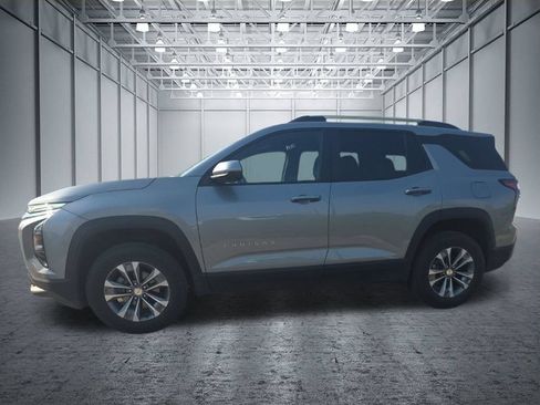 Used 2025 Chevrolet Equinox LT w/ Convenience Package II FWD image 3