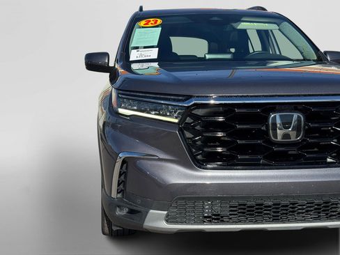 Used 2023 Honda Pilot Touring image 11