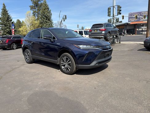 Used 2021 Toyota Venza LE w/ Carpet Mat Package (TMS) image 10