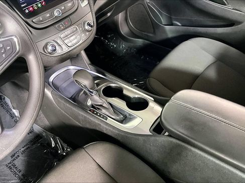 Used 2021 Chevrolet Malibu LT FWD image 16