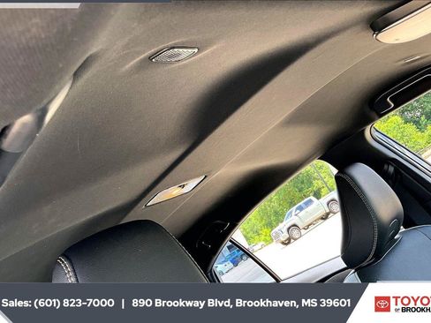 Used 2025 Toyota Camry SE w/ Convenience Package FWD image 16