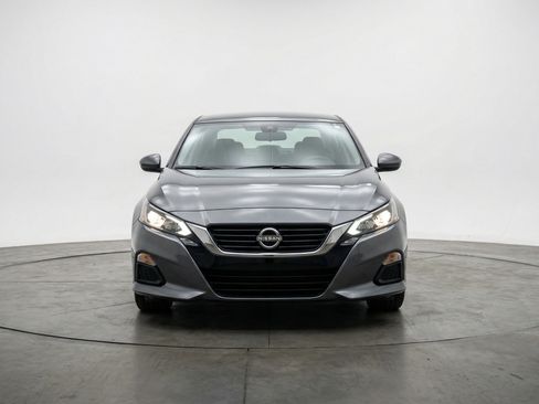 Used 2025 Nissan Altima 2.5 SV FWD image 2