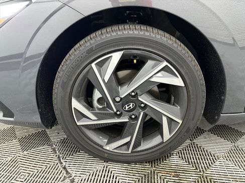 New 2025 Hyundai Elantra Limited image 12