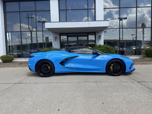 Used 2024 Chevrolet Corvette Stingray Preferred Conv w/ Z51 Performance Package RWD image 3