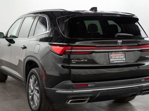 Used 2025 Buick Enclave Preferred AWD/4WD image 10