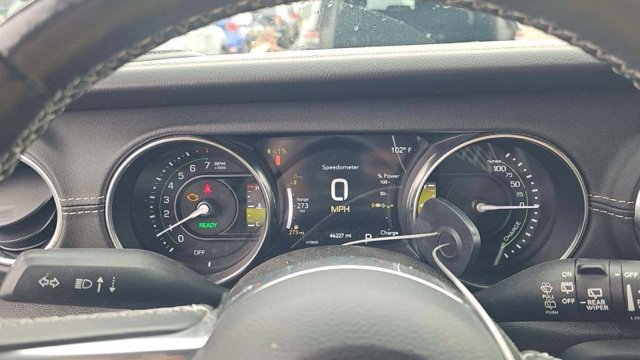 Used 2022 Jeep Wrangler Unlimited Sahara w/ Cold Weather Group AWD/4WD image 17