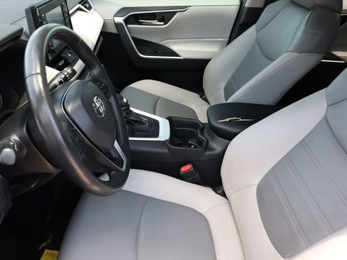 Used 2019 Toyota RAV4 XLE Premium FWD image 14