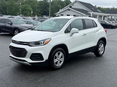 Used 2020 Chevrolet Trax LT w/ LT Convenience Package FWD image 3
