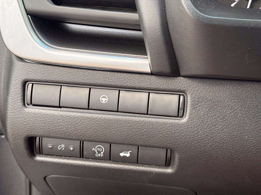 Used 2025 Nissan Rogue SV AWD/4WD image 38