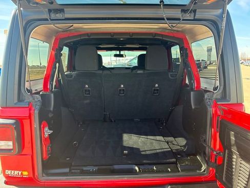 Used 2018 Jeep Wrangler Unlimited Sport image 13
