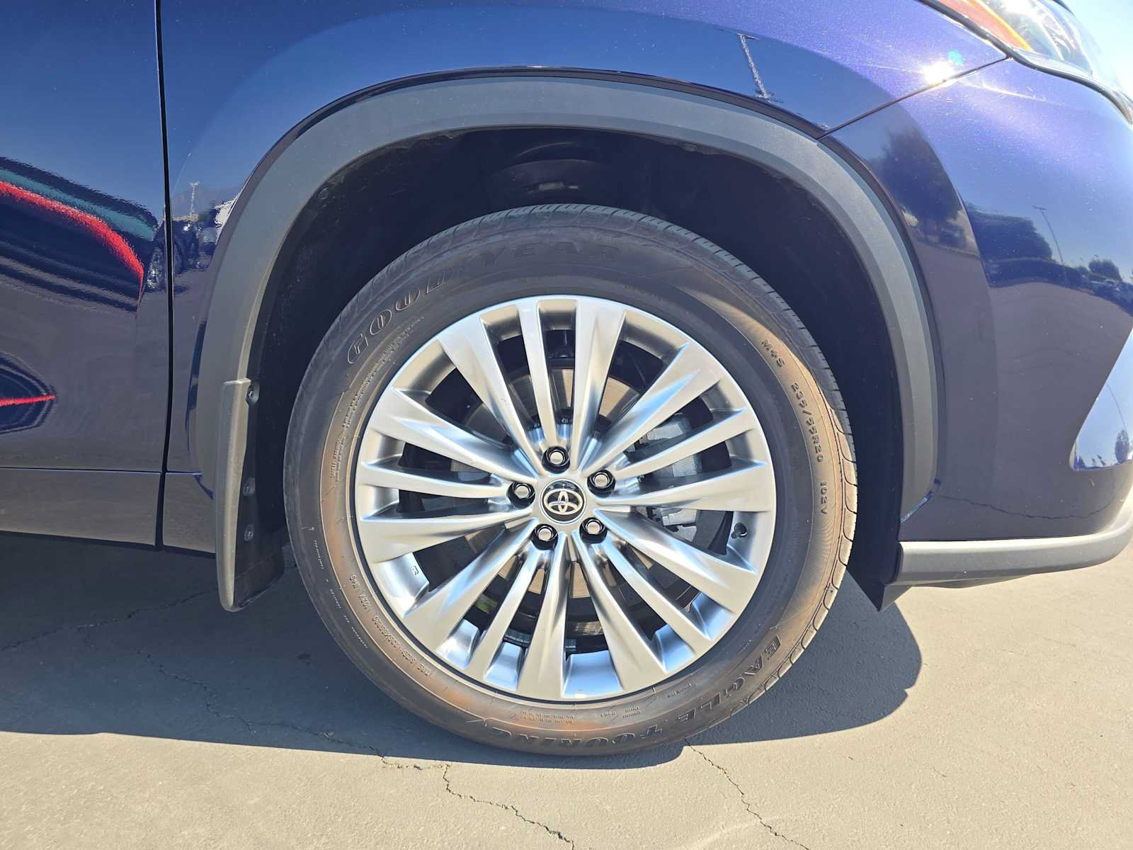 Certified 2026 Toyota Highlander Platinum AWD/4WD image 9