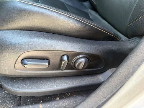 Used 2020 Chevrolet Equinox Premier FWD image 14