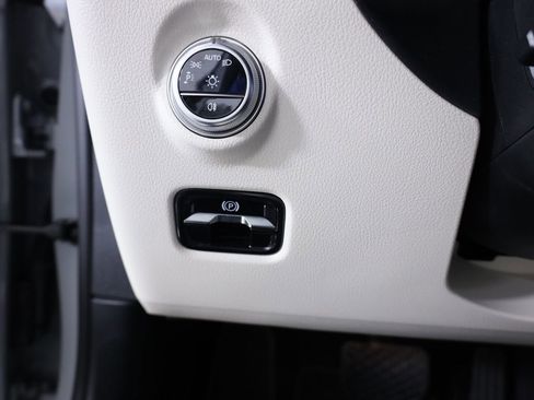 Used 2025 Mercedes-Benz C 300 4MATIC Sedan image 12