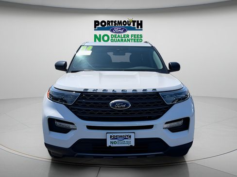 Used 2024 Ford Explorer XLT w/ Equipment Group 202A AWD/4WD image 10