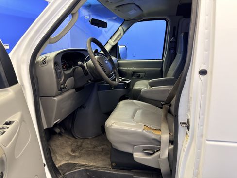Used 2007 Ford E-250 and Econoline 250 image 12