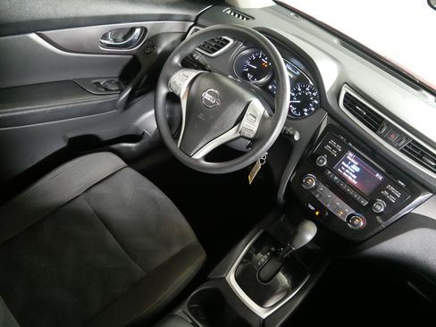 Used 2016 Nissan Rogue S w/ Appearance Package AWD/4WD image 9