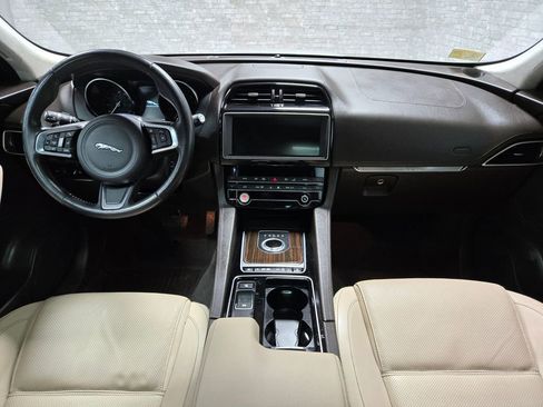 Used 2020 Jaguar F-PACE Prestige image 37