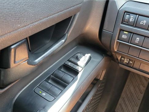 Certified 2025 Toyota Tacoma SR5 AWD/4WD image 19