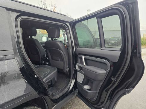 Used 2024 Land Rover Defender 130 X-Dynamic SE image 14