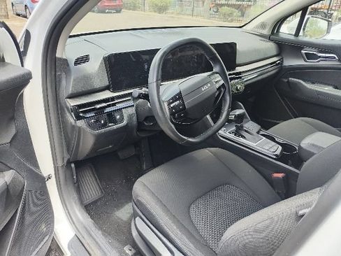 Certified 2026 Kia Sportage LX FWD image 5