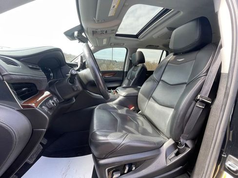 Certified 2020 Cadillac Escalade Luxury w/ Escalade Sport Edition image 31