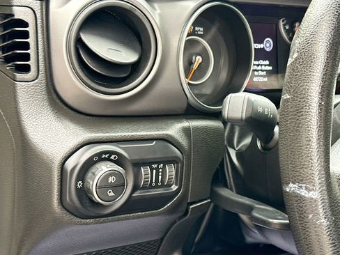 Used 2022 Jeep Gladiator Sport image 11