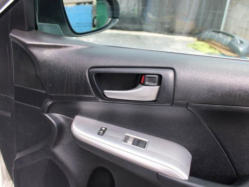 Used 2012 Toyota Camry SE FWD image 10