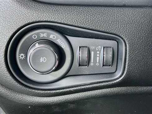 Used 2022 Jeep Renegade Limited AWD/4WD image 10