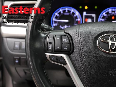 Used 2019 Toyota Highlander XLE AWD/4WD image 15