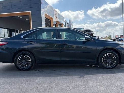 Used 2015 Toyota Camry SE FWD image 4