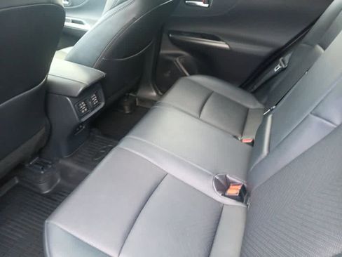 Used 2021 Toyota Venza Limited w/ Advanced Technology Package image 18