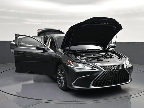 Used 2025 Lexus ES 300h w/ Premium Package FWD image 41