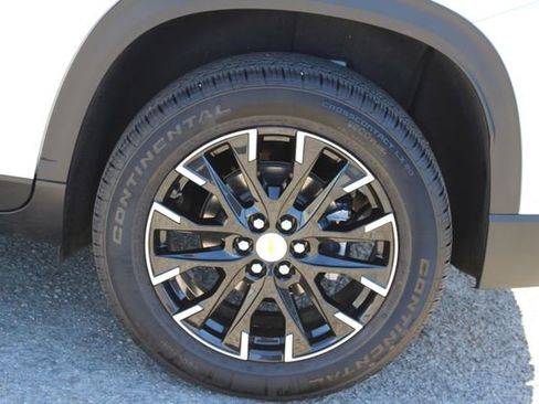 Used 2025 Chevrolet Traverse LT w/ Sun and Wheel Package image 7