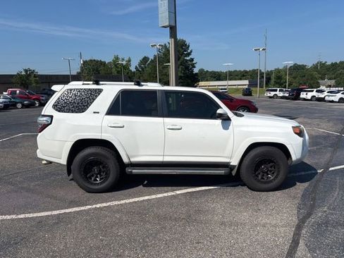 Used 2014 Toyota 4Runner SR5 RWD image 2