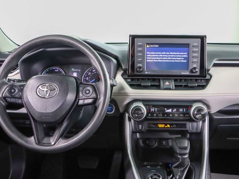 Used 2020 Toyota RAV4 XLE image 17