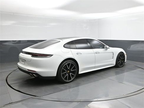 Used 2018 Porsche Panamera 4S image 11