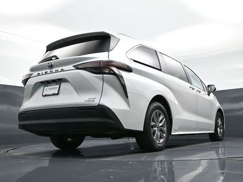 Used 2024 Toyota Sienna XLE image 48