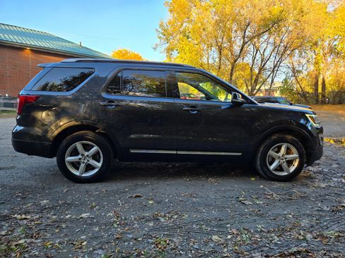 Used 2017 Ford Explorer XLT w/ Equipment Group 202A AWD/4WD image 8