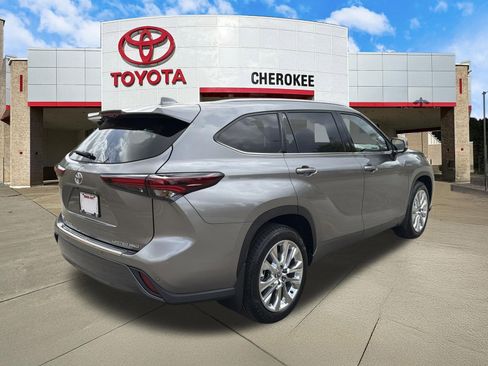 Used 2026 Toyota Highlander Limited image 5