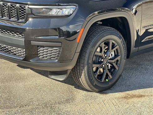 New 2025 Jeep Grand Cherokee L Altitude image 7
