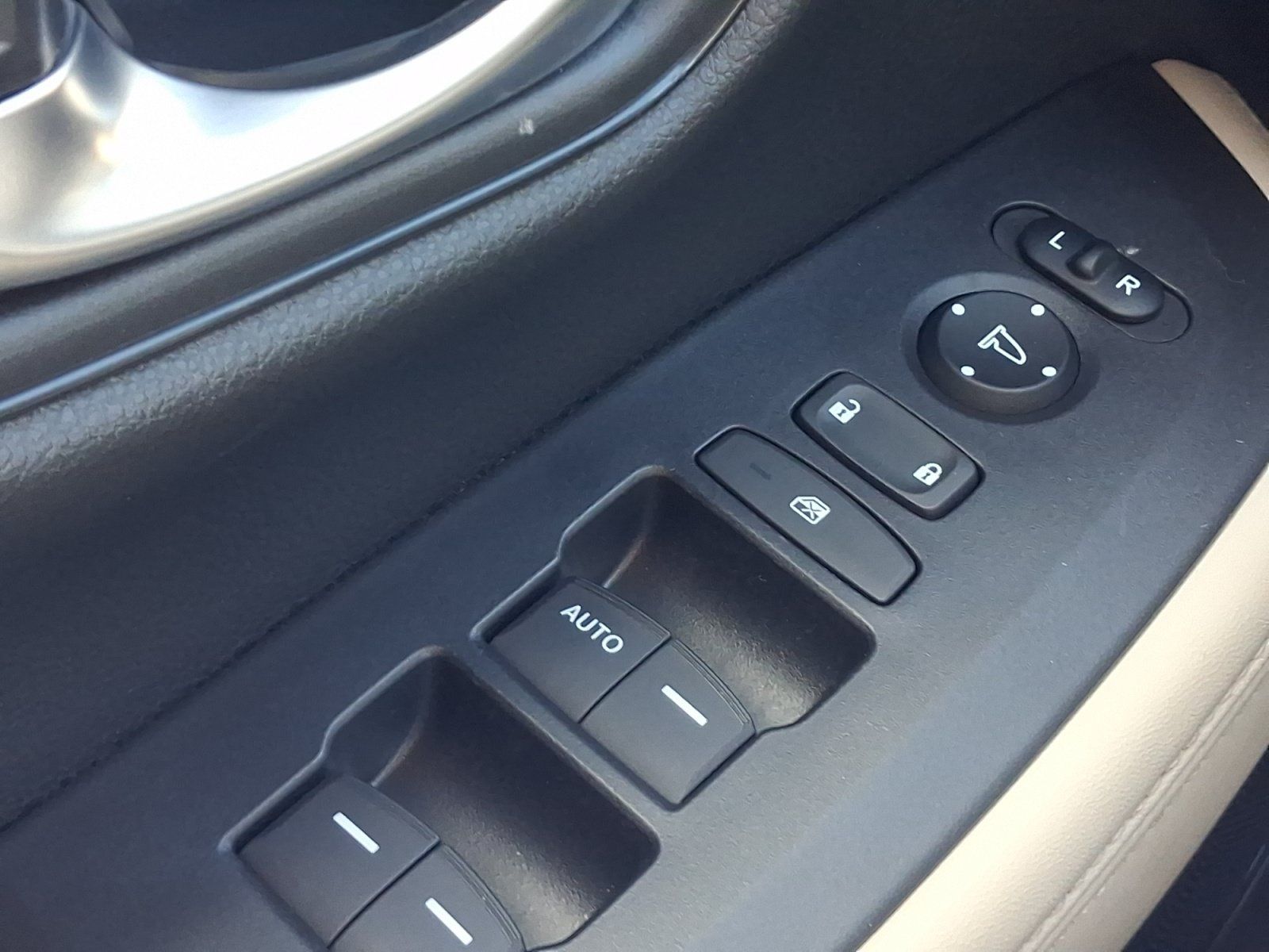 Used 2025 Honda HR-V LX image 13