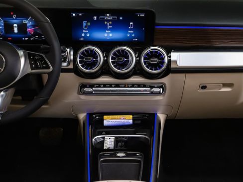 New 2026 Mercedes-Benz GLB 250 4MATIC image 15