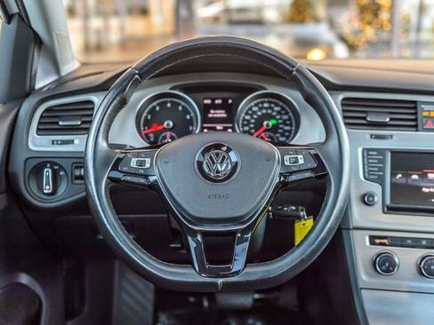 Used 2016 Volkswagen Golf S image 24