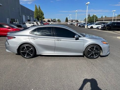 Used 2020 Toyota Camry XSE FWD image 3