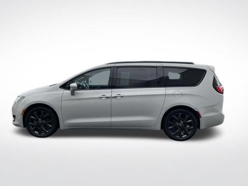 Used 2019 Chrysler Pacifica Limited w/ S Appearance Package FWD image 4